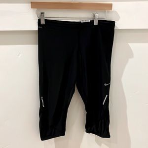 Trendy Black Capri Nike leggings (Size M)